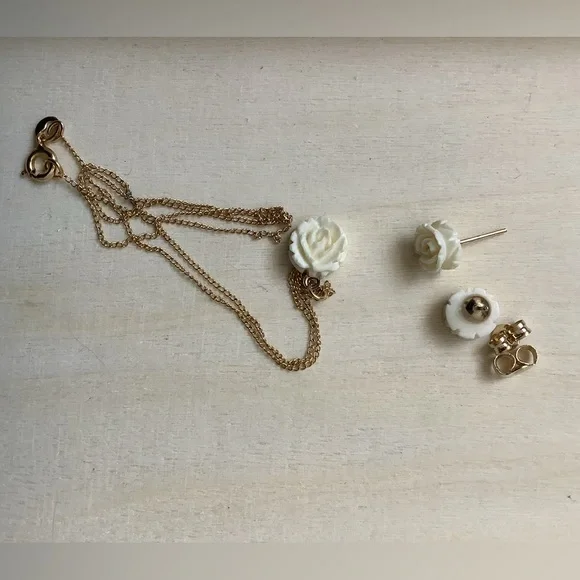 NIB ivory bone rose necklace & earrings NEW Vintage - Picture 4 of 10